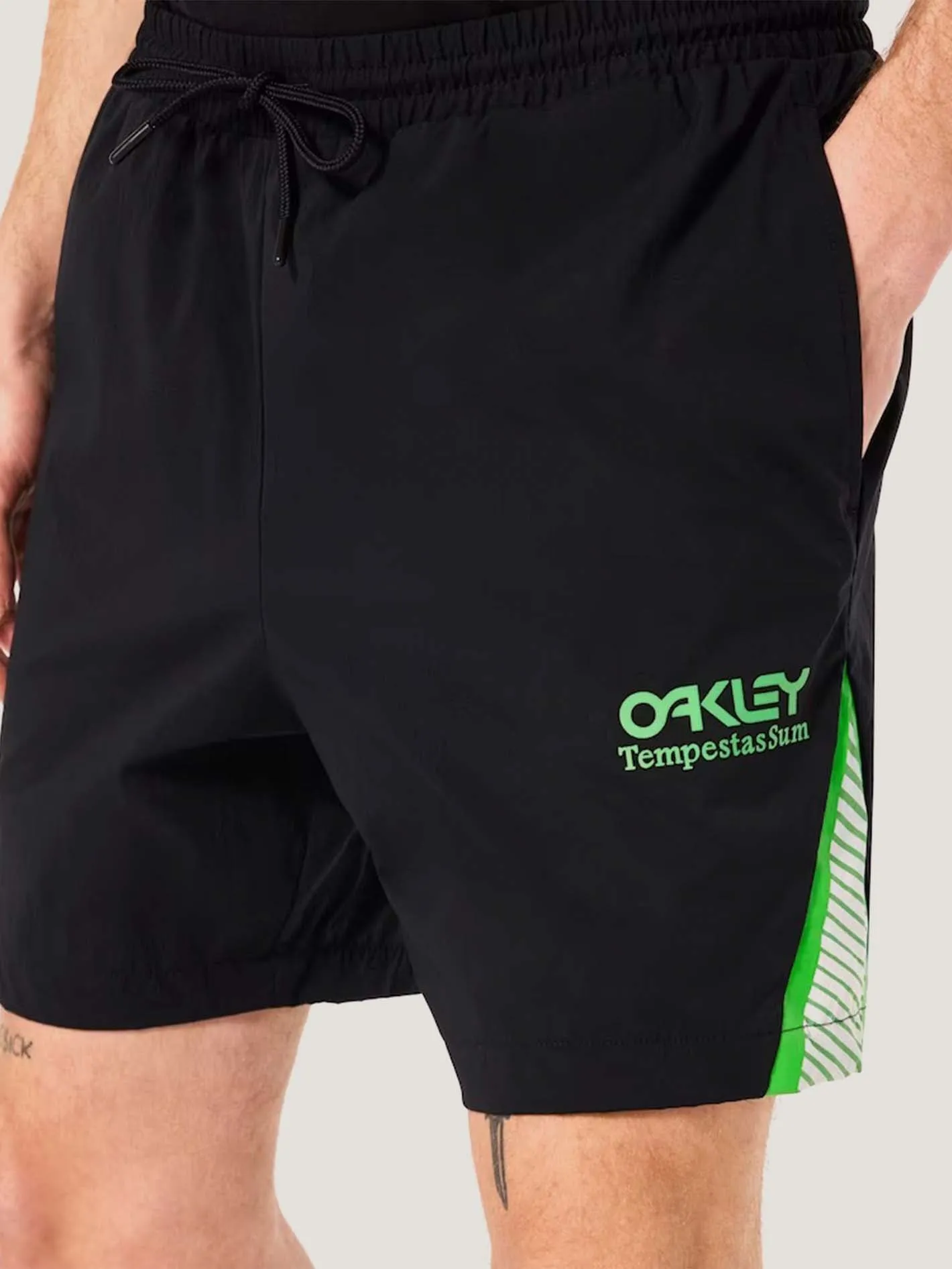 SHORT OAKLEY HOMBRE TEMPESTAS SUM SHORT